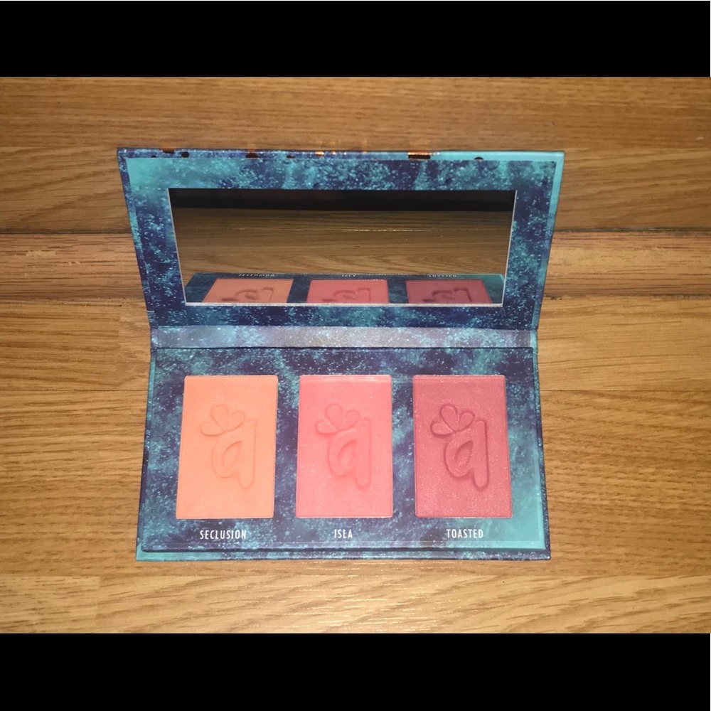 Alamar cosmetics blush.